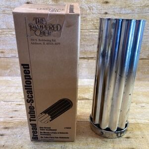 The Pampered Chef Scalloped Bread Tube #1576